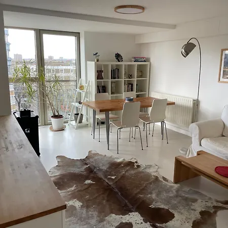 Modern Bright Flat Near Little Venice